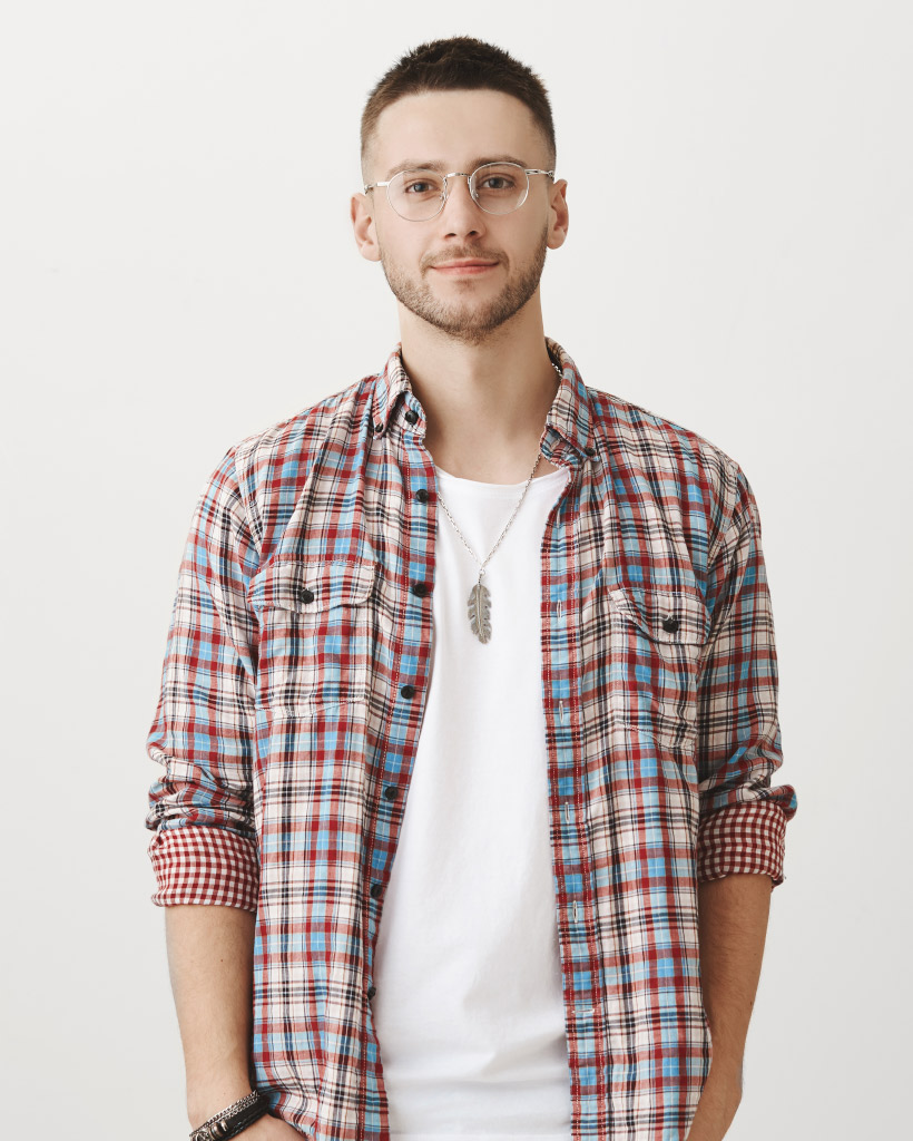 studio-portrait-of-handsome-fashionable-man